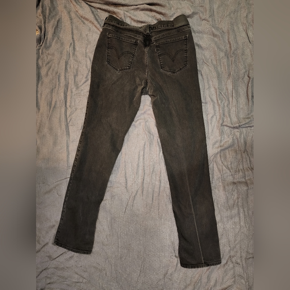 Levis - Picture 2 of 2